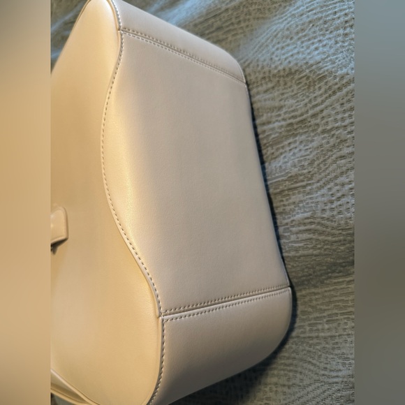 NWT lululemon athletica Cream Cashew Leather Alternative Shoulder Bag - Picture 4 of 6